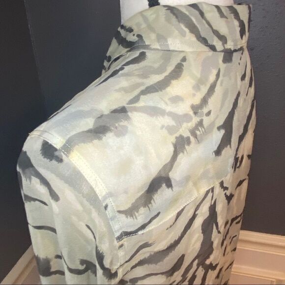 Equipment Femme Silk Button Down Blouse - Picture 8 of 9